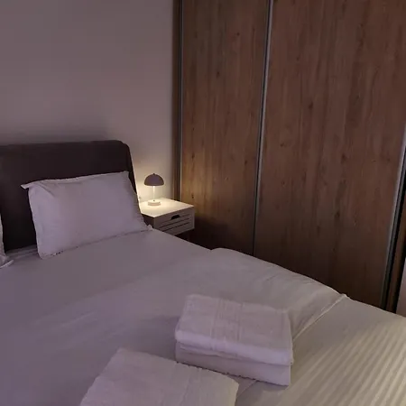 Seaside Amalia Navodari